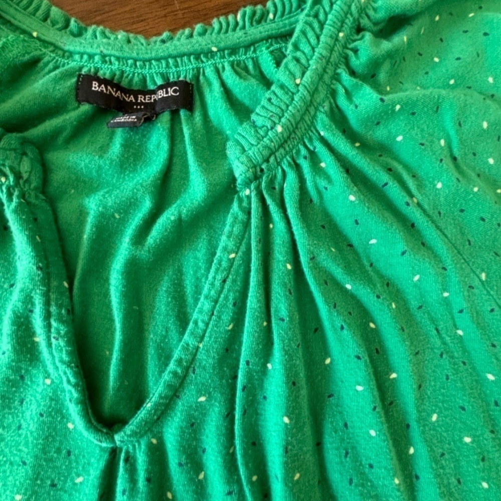 Banana Republic green v-neck short sleeve top size S - Picture 3 of 8